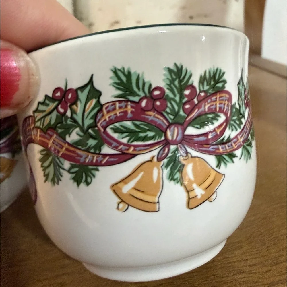 Johnson Brothers Victorian Christmas‎ Votive Candle Holders Set of 2
